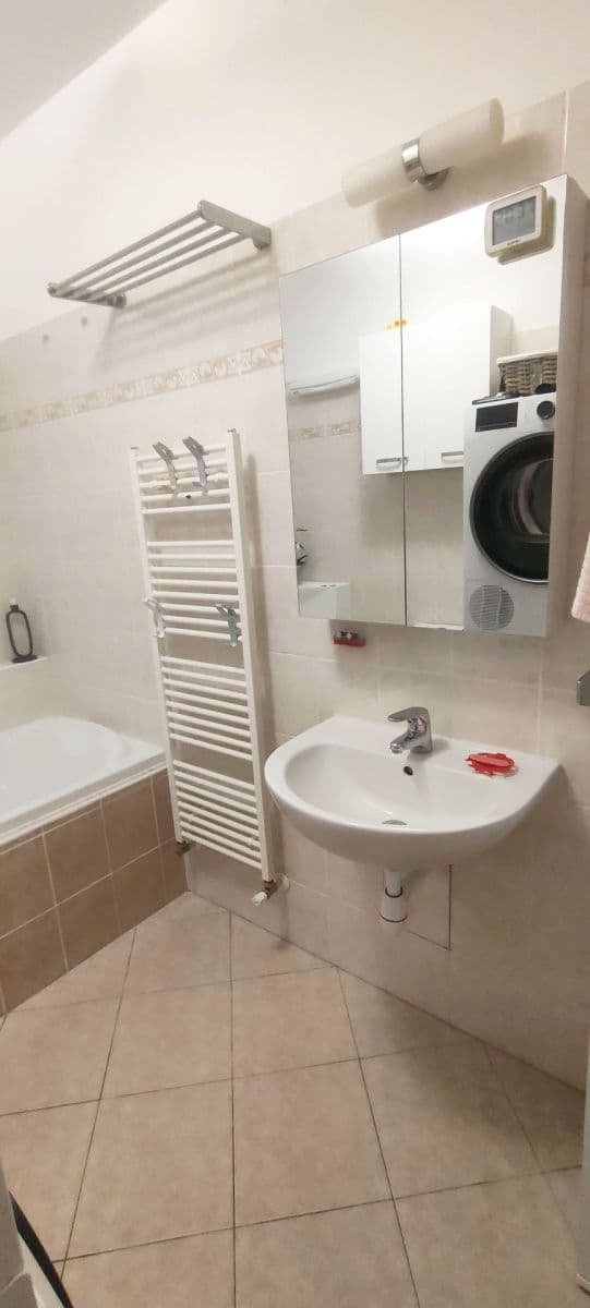 Pronájem bytu 3+kk 63 m², Mezi Domy, Jesenice, Středočeský kraj Pronájem bytu 3+kk 63 m², Mezi Domy, Jesenice, Středočeský kraj