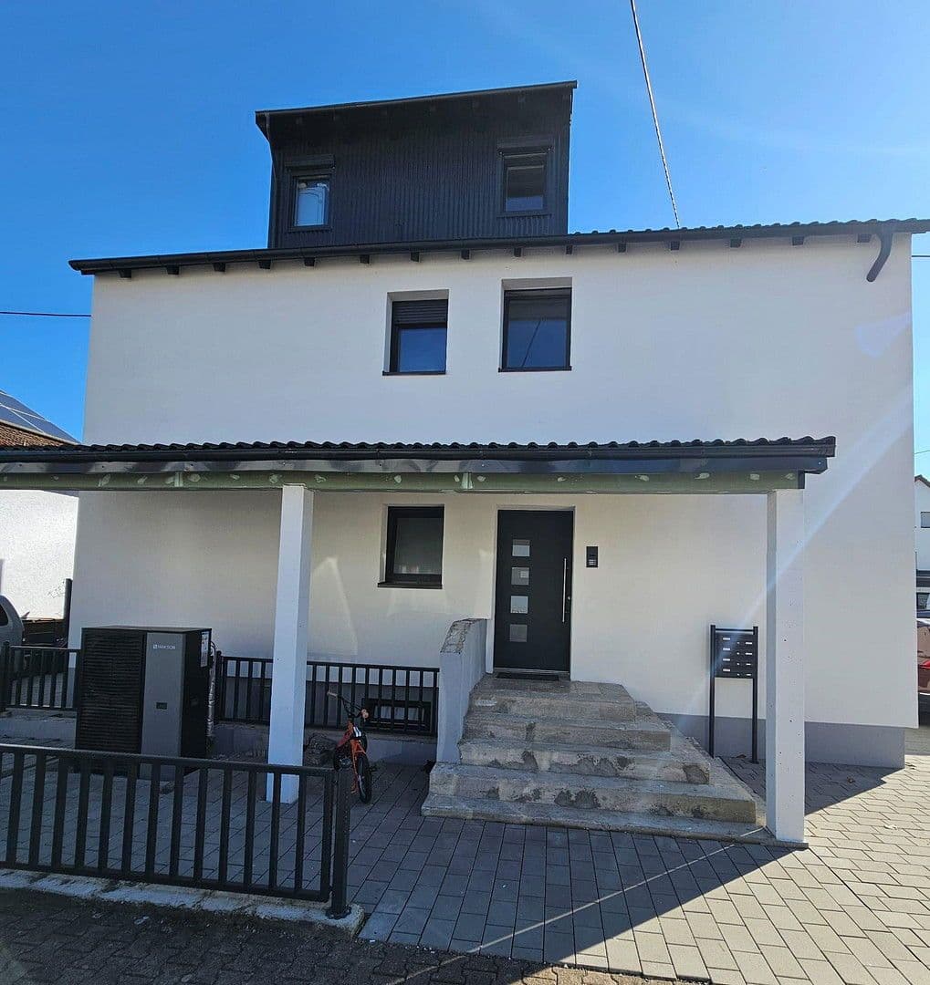 Prodej domu 210 m², pozemek 256 m², Walldorf, Bádensko-Württembersko Prodej domu 210 m², pozemek 256 m², Walldorf, Bádensko-Württembersko