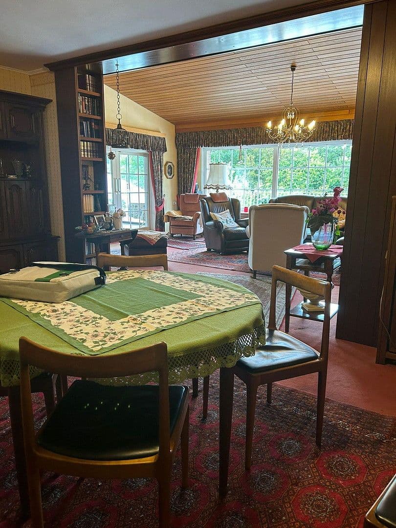 Prodej domu 292 m², pozemek 1.238 m², Schwerte, Severní Porýní-Vestfálsko Prodej domu 292 m², pozemek 1.238 m², Schwerte, Severní Porýní-Vestfálsko