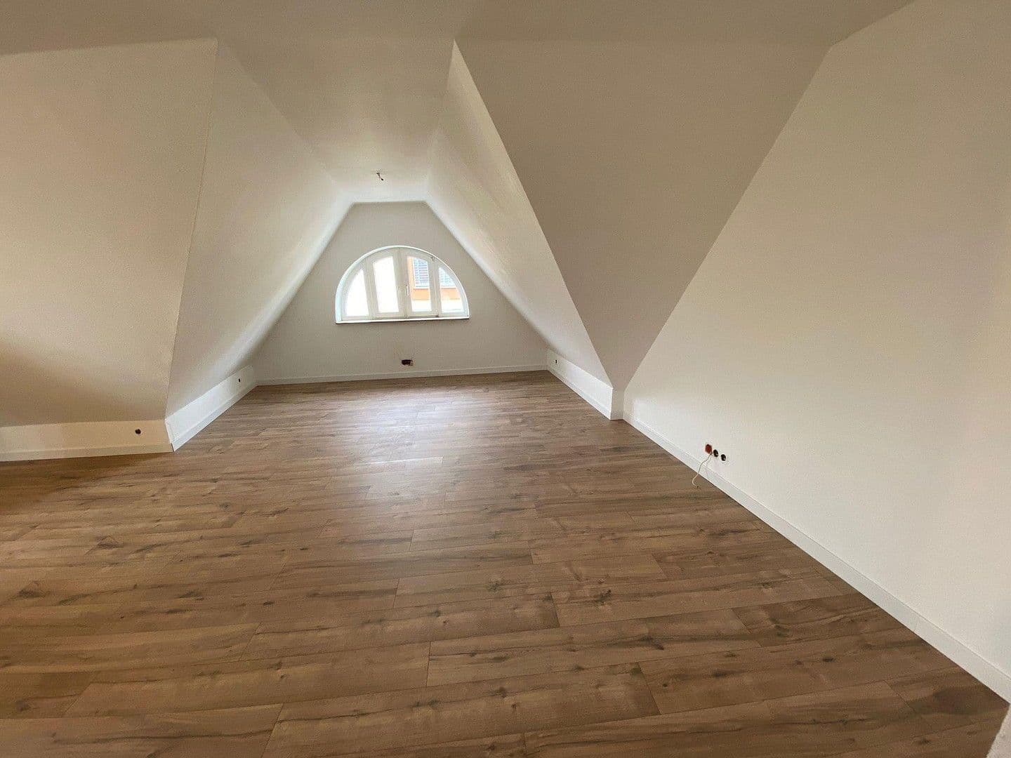 Pronájem bytu 1+1 31 m², Altstadt 1, Öhringen, Bádensko-Württembersko Pronájem bytu 1+1 31 m², Altstadt 1, Öhringen, Bádensko-Württembersko