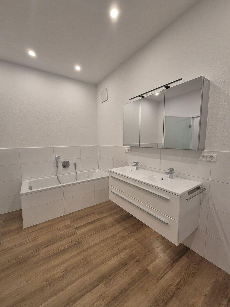 Pronájem bytu 2+kk 125 m², Zell am Harmersbach, Bádensko-Württembersko Pronájem bytu 2+kk 125 m², Zell am Harmersbach, Bádensko-Württembersko