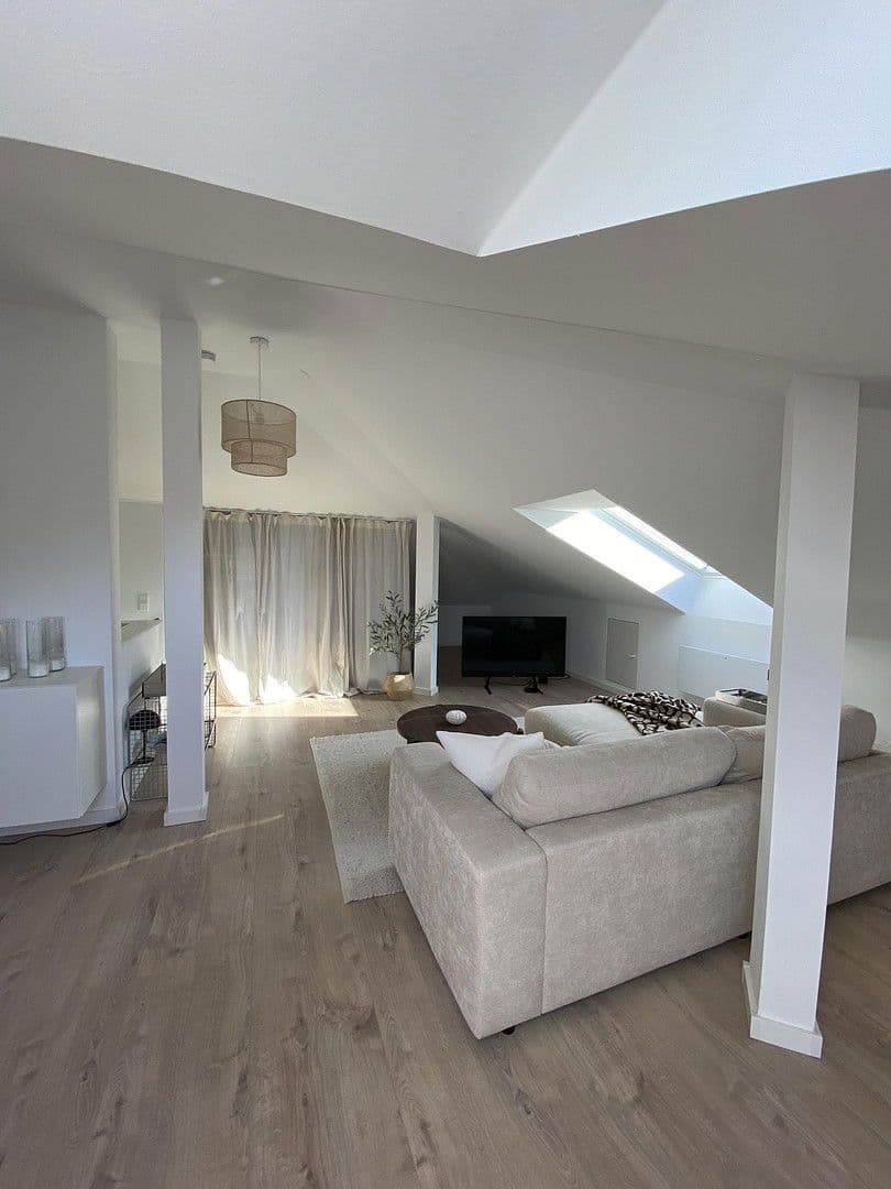 Pronájem bytu 5+1 135 m², Kiekenbrink 37, Porta Westfalica, Severní Porýní-Vestfálsko Pronájem bytu 5+1 135 m², Kiekenbrink 37, Porta Westfalica, Severní Porýní-Vestfálsko