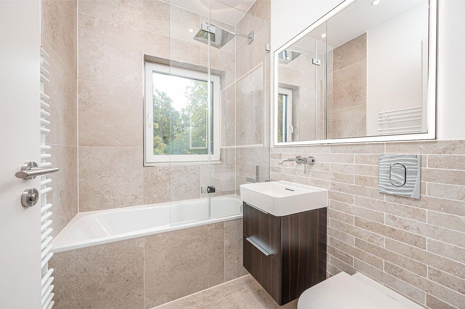 Prodej bytu 2+1 62 m², Leydenallee 37, Berlin, Berlín Prodej bytu 2+1 62 m², Leydenallee 37, Berlin, Berlín