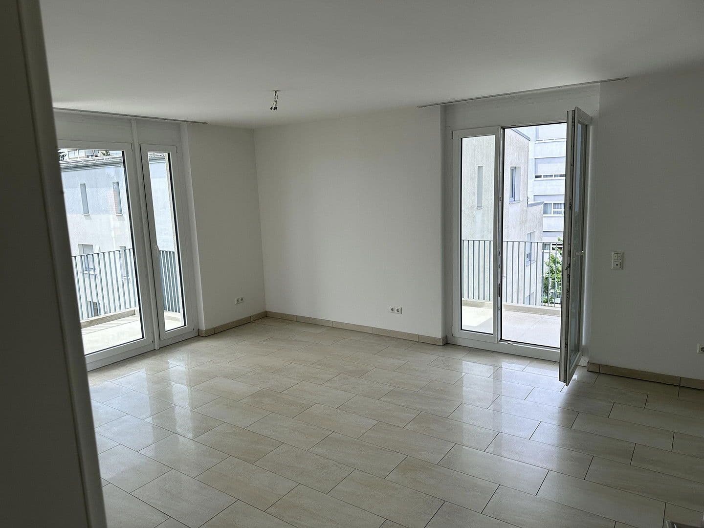 Prodej bytu 3+1 88 m², Theresienbogen 23, Unterschleißheim, Bavorsko Prodej bytu 3+1 88 m², Theresienbogen 23, Unterschleißheim, Bavorsko