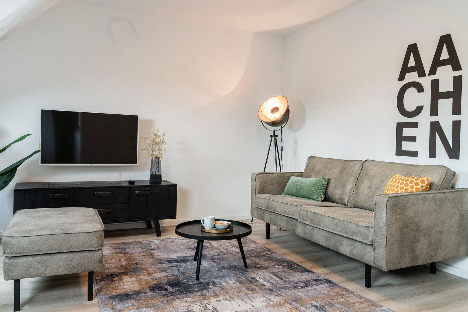 Pronájem bytu 2+1 52 m², Kapellenstr. 43, Cáchy, Severní Porýní-Vestfálsko Pronájem bytu 2+1 52 m², Kapellenstr. 43, Cáchy, Severní Porýní-Vestfálsko