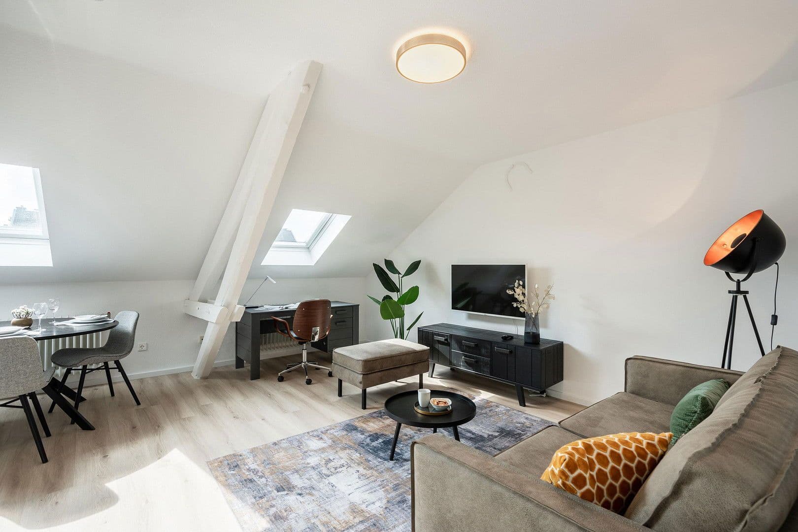 Pronájem bytu 2+1 52 m², Kapellenstr. 43, Cáchy, Severní Porýní-Vestfálsko Pronájem bytu 2+1 52 m², Kapellenstr. 43, Cáchy, Severní Porýní-Vestfálsko