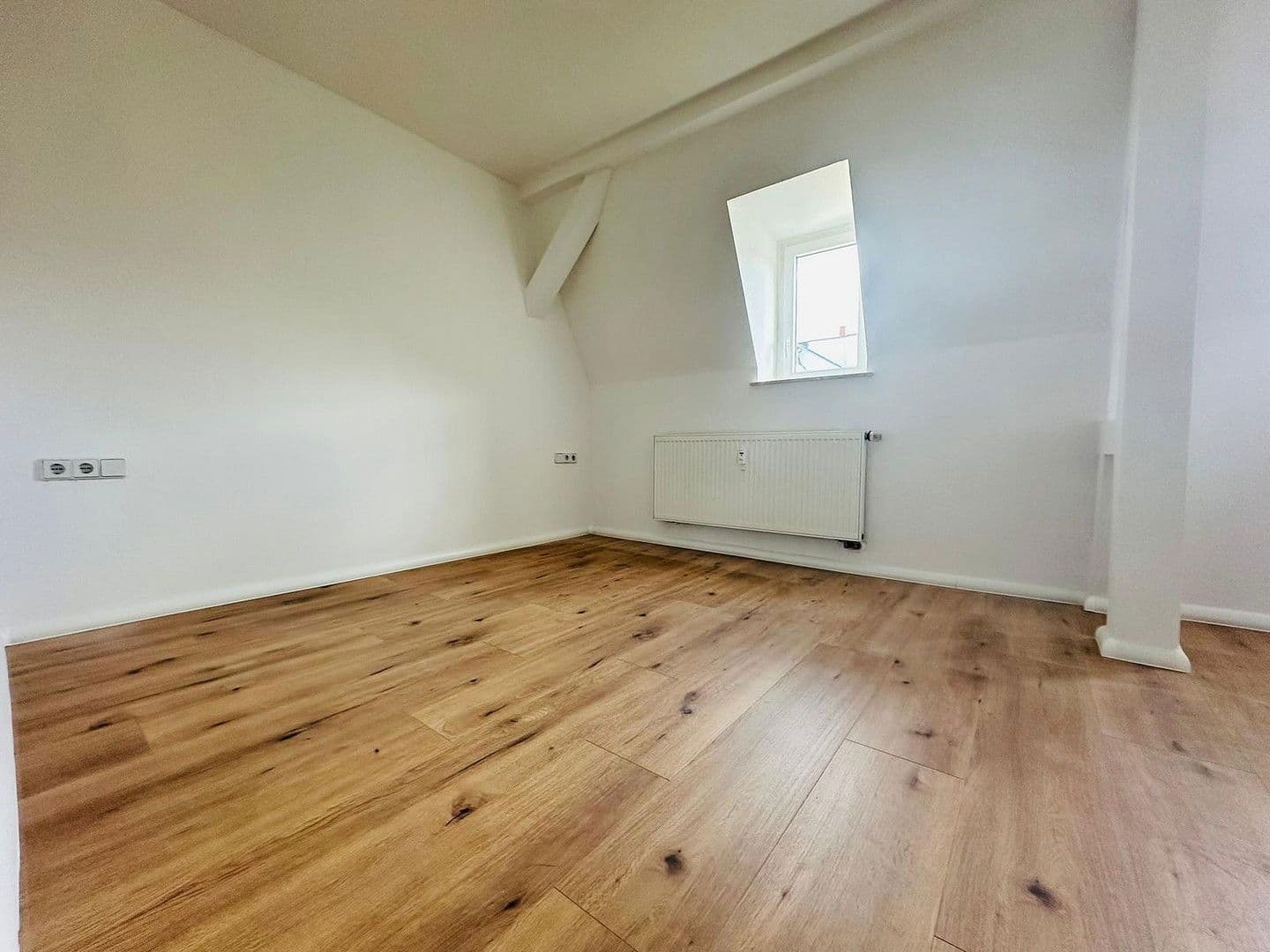 Pronájem bytu 3+1 71 m², Äußere Crimmitschauer Straße 33, Meerane, Sasko Pronájem bytu 3+1 71 m², Äußere Crimmitschauer Straße 33, Meerane, Sasko