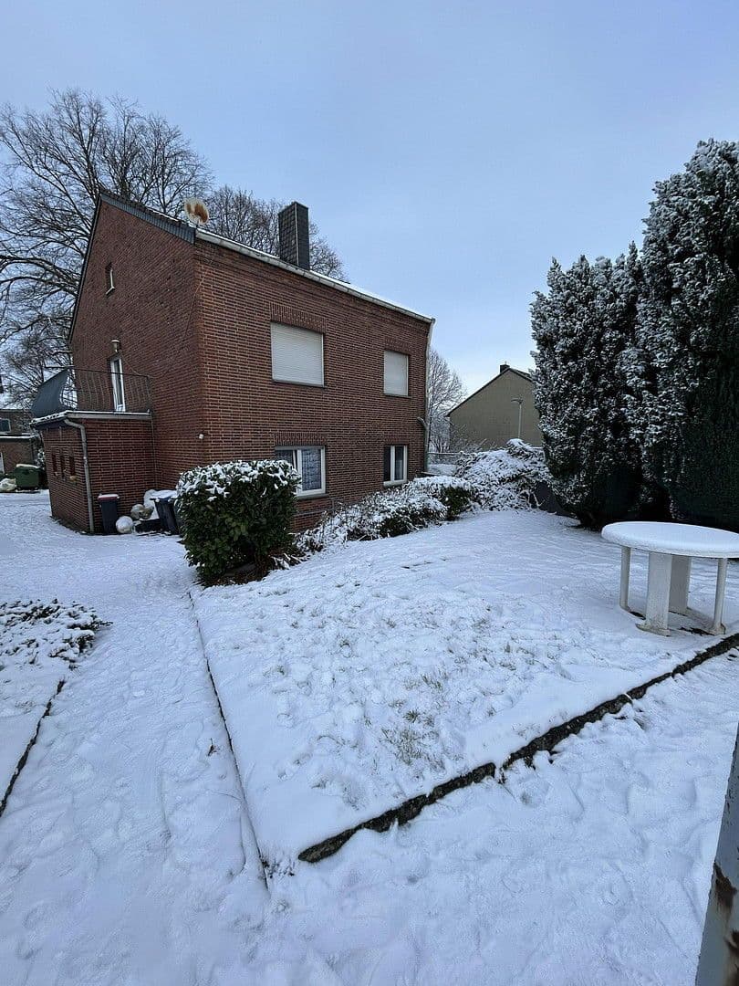 Prodej domu 144 m², pozemek 540 m², Pastoratsweg, Cáchy, Severní Porýní-Vestfálsko Prodej domu 144 m², pozemek 540 m², Pastoratsweg, Cáchy, Severní Porýní-Vestfálsko