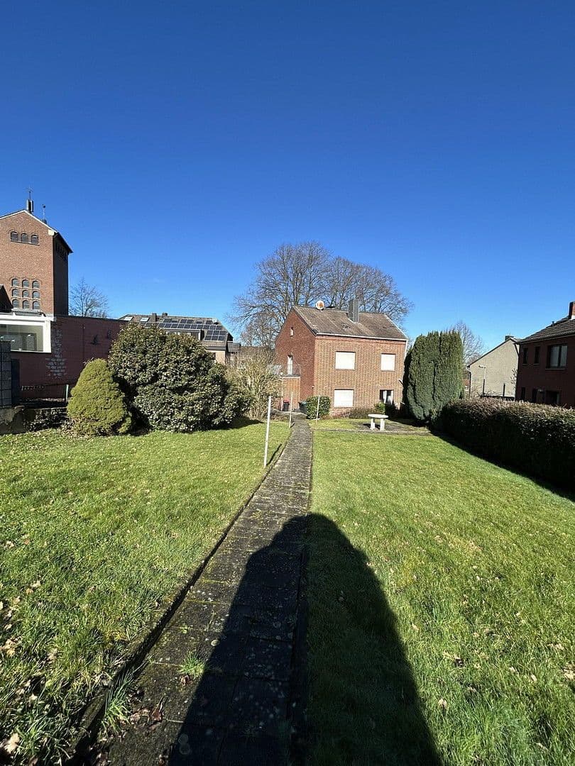 Prodej domu 144 m², pozemek 540 m², Pastoratsweg, Cáchy, Severní Porýní-Vestfálsko Prodej domu 144 m², pozemek 540 m², Pastoratsweg, Cáchy, Severní Porýní-Vestfálsko