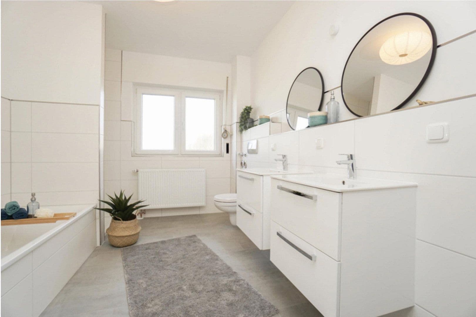 Prodej domu 315 m², pozemek 700 m², Mittelweg 45, Stuhr, Dolní Sasko Prodej domu 315 m², pozemek 700 m², Mittelweg 45, Stuhr, Dolní Sasko