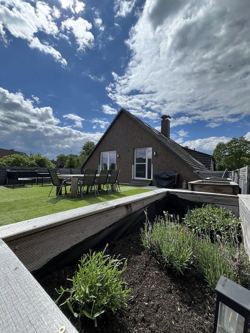 Prodej domu 315 m², pozemek 700 m², Mittelweg 45, Stuhr, Dolní Sasko Prodej domu 315 m², pozemek 700 m², Mittelweg 45, Stuhr, Dolní Sasko