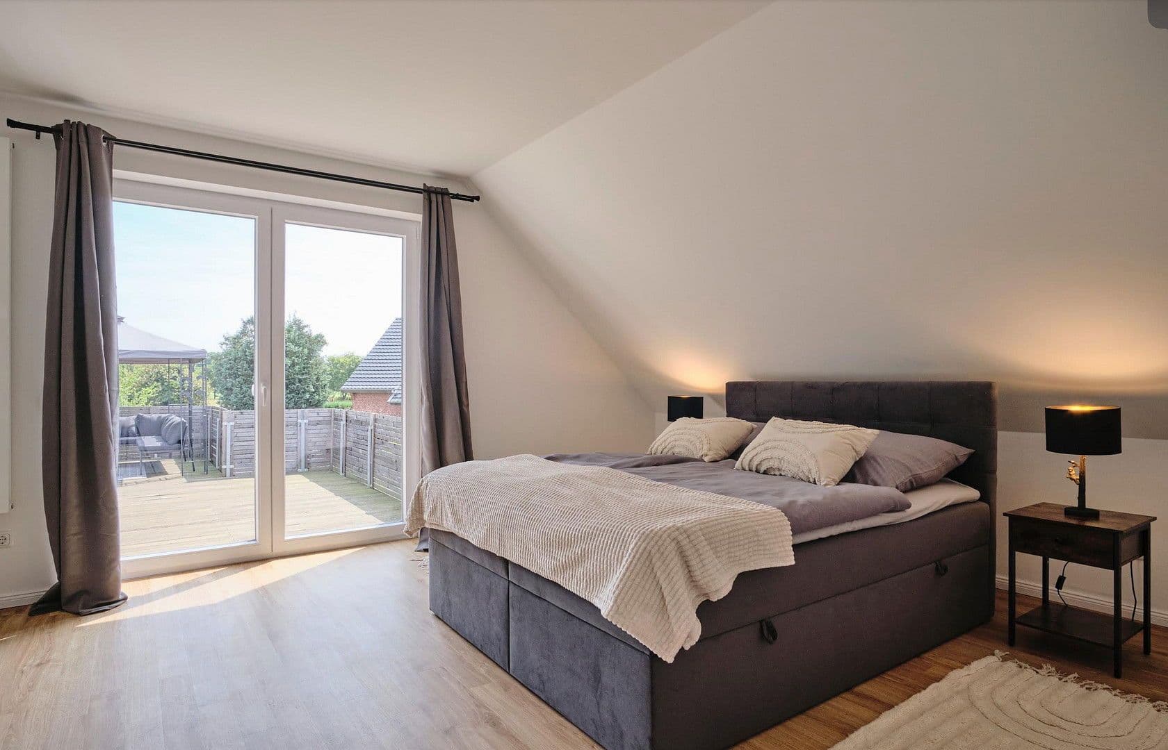 Prodej domu 315 m², pozemek 700 m², Mittelweg 45, Stuhr, Dolní Sasko Prodej domu 315 m², pozemek 700 m², Mittelweg 45, Stuhr, Dolní Sasko