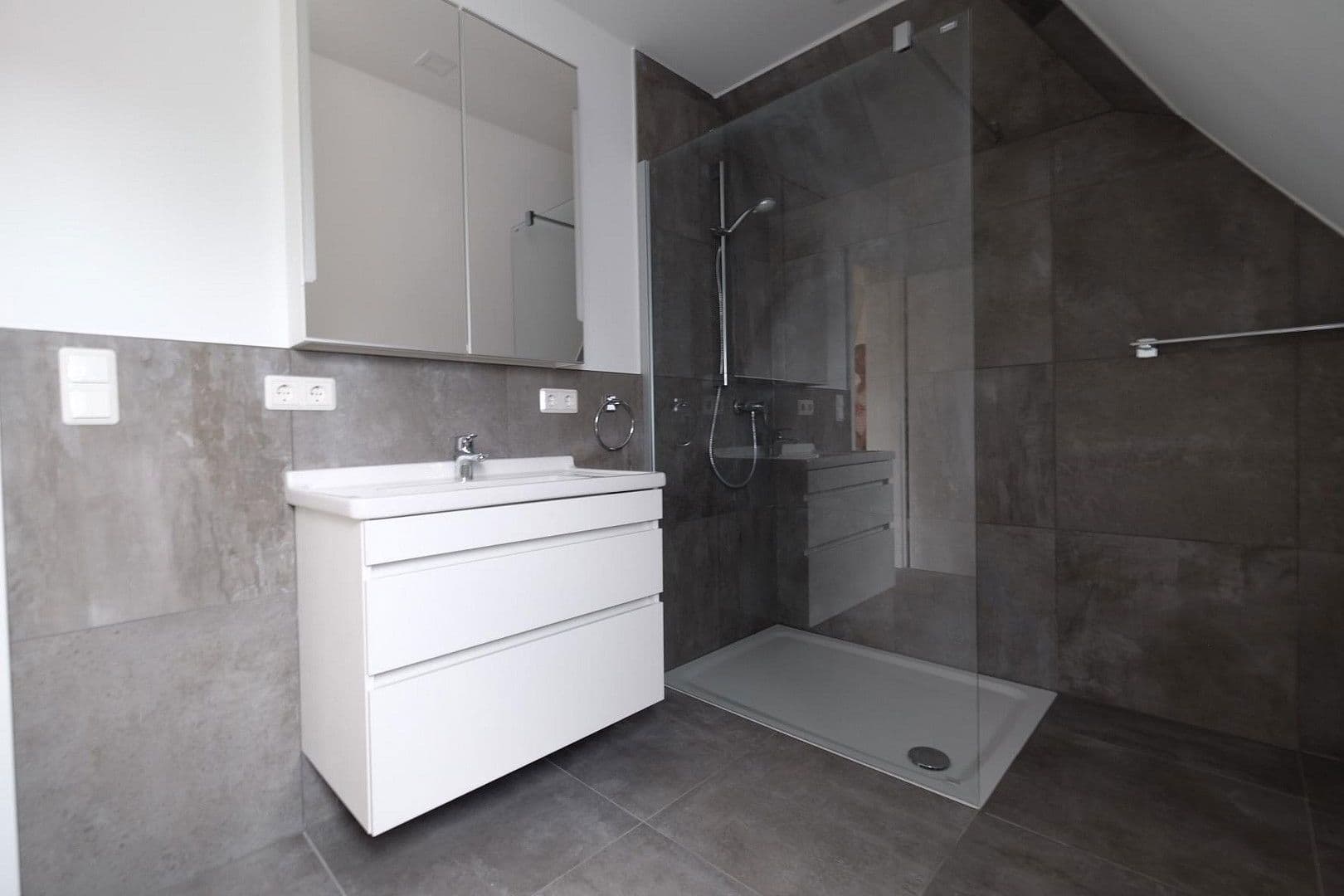 Pronájem bytu 2+kk 90 m², Plattstraße, Flörsheim, Hessen Pronájem bytu 2+kk 90 m², Plattstraße, Flörsheim, Hessen