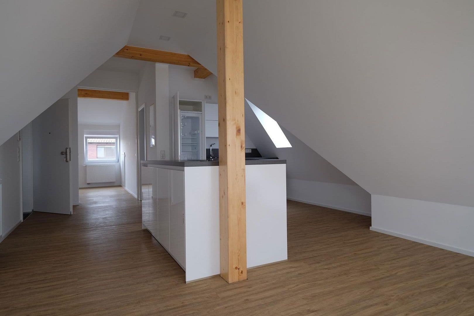 Pronájem bytu 2+kk 90 m², Plattstraße, Flörsheim, Hessen Pronájem bytu 2+kk 90 m², Plattstraße, Flörsheim, Hessen