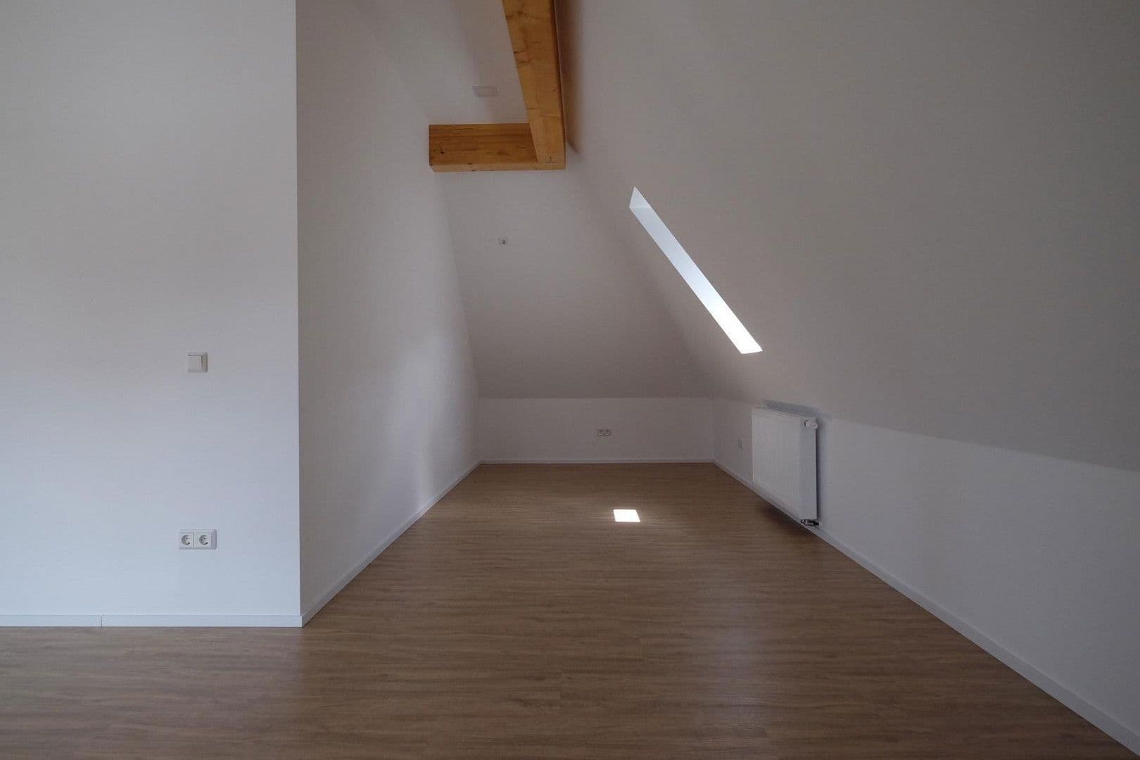 Pronájem bytu 2+kk 90 m², Plattstraße, Flörsheim, Hessen Pronájem bytu 2+kk 90 m², Plattstraße, Flörsheim, Hessen