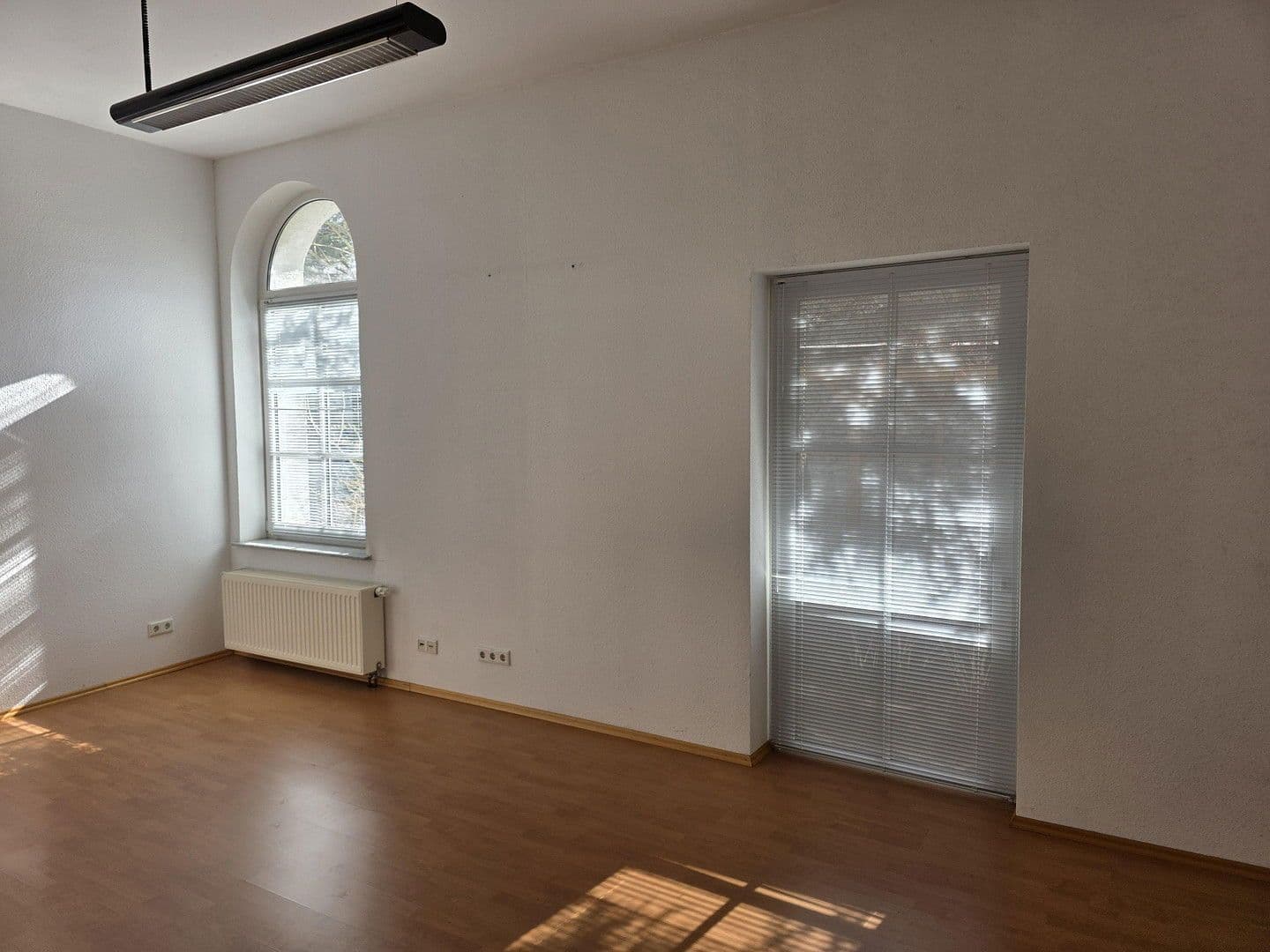 Pronájem kanceláře 70 m², Düsseldorf, Severní Porýní-Vestfálsko Pronájem kanceláře 70 m², Düsseldorf, Severní Porýní-Vestfálsko