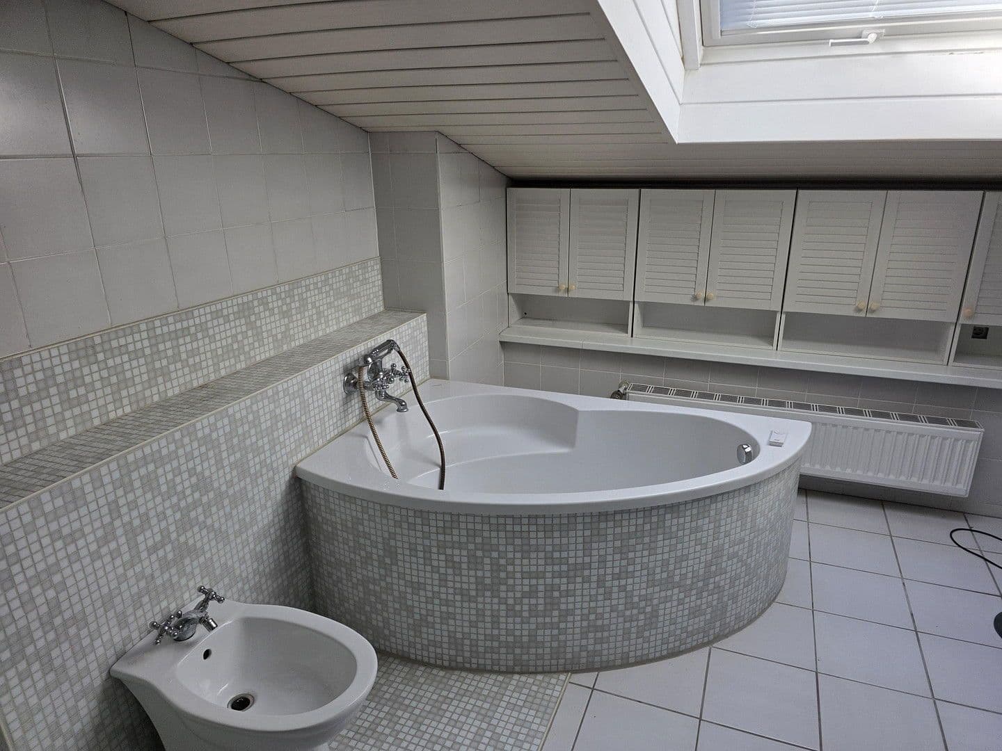 Pronájem domu 140 m², pozemek 230 m², Düsseldorf, Severní Porýní-Vestfálsko Pronájem domu 140 m², pozemek 230 m², Düsseldorf, Severní Porýní-Vestfálsko