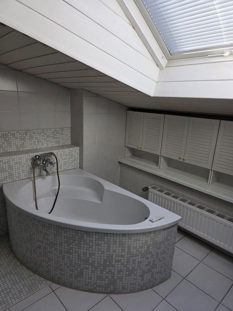 Pronájem domu 140 m², pozemek 230 m², Düsseldorf, Severní Porýní-Vestfálsko Pronájem domu 140 m², pozemek 230 m², Düsseldorf, Severní Porýní-Vestfálsko