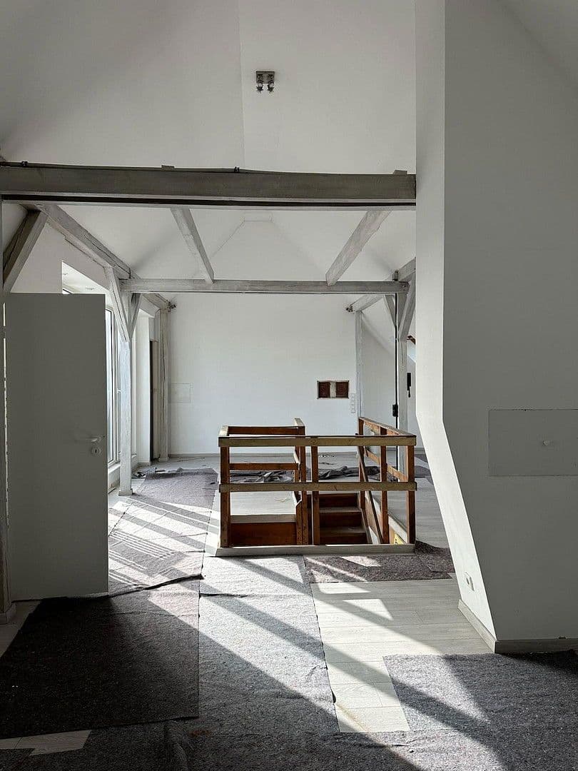 Pronájem bytu 1+1 60 m², Düsseldorf, Severní Porýní-Vestfálsko Pronájem bytu 1+1 60 m², Düsseldorf, Severní Porýní-Vestfálsko