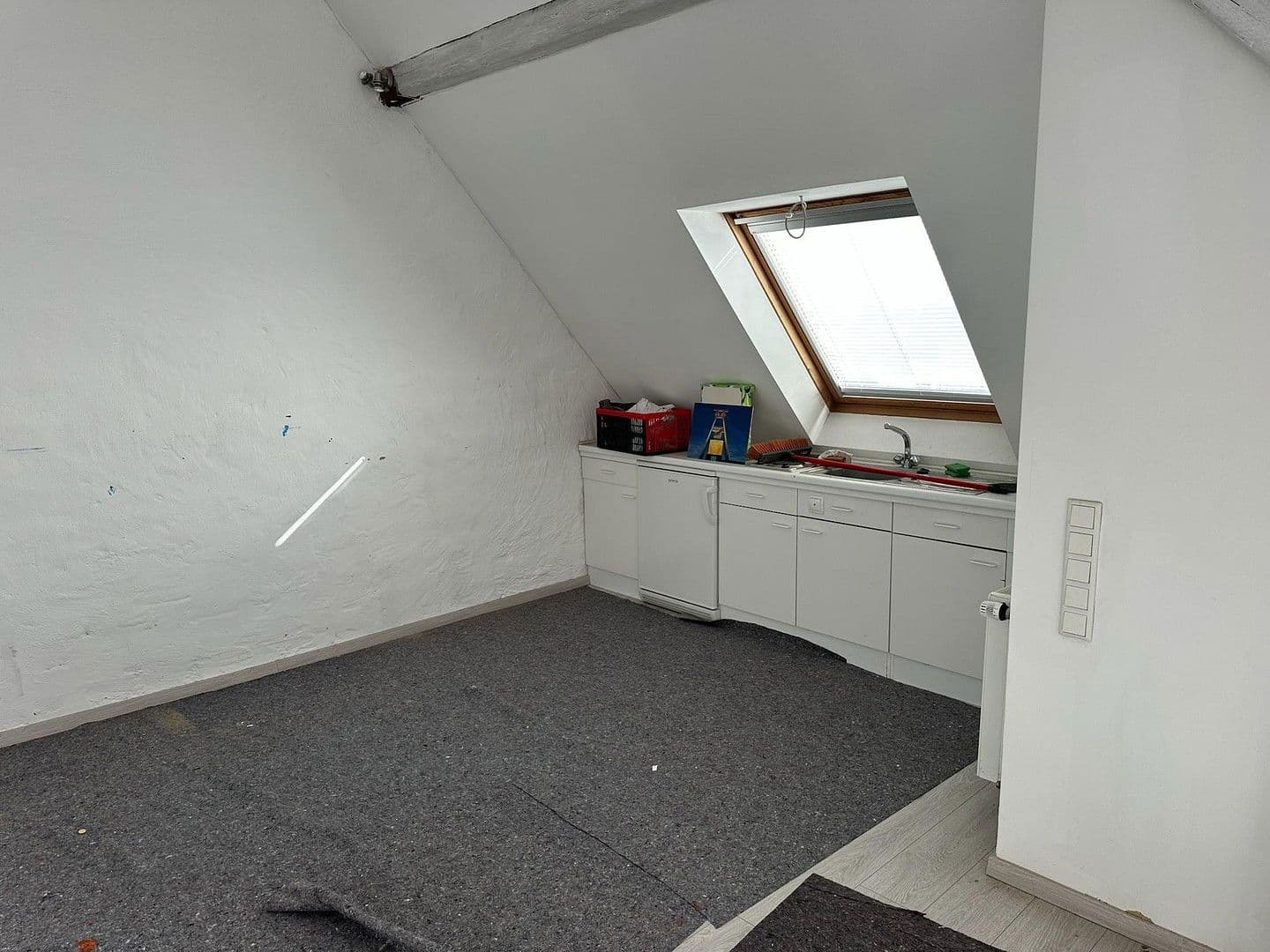 Pronájem bytu 1+1 60 m², Düsseldorf, Severní Porýní-Vestfálsko Pronájem bytu 1+1 60 m², Düsseldorf, Severní Porýní-Vestfálsko