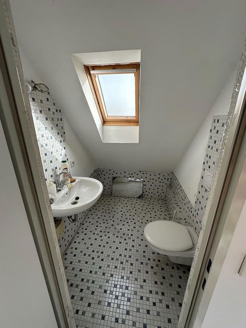 Pronájem bytu 1+1 60 m², Düsseldorf, Severní Porýní-Vestfálsko Pronájem bytu 1+1 60 m², Düsseldorf, Severní Porýní-Vestfálsko