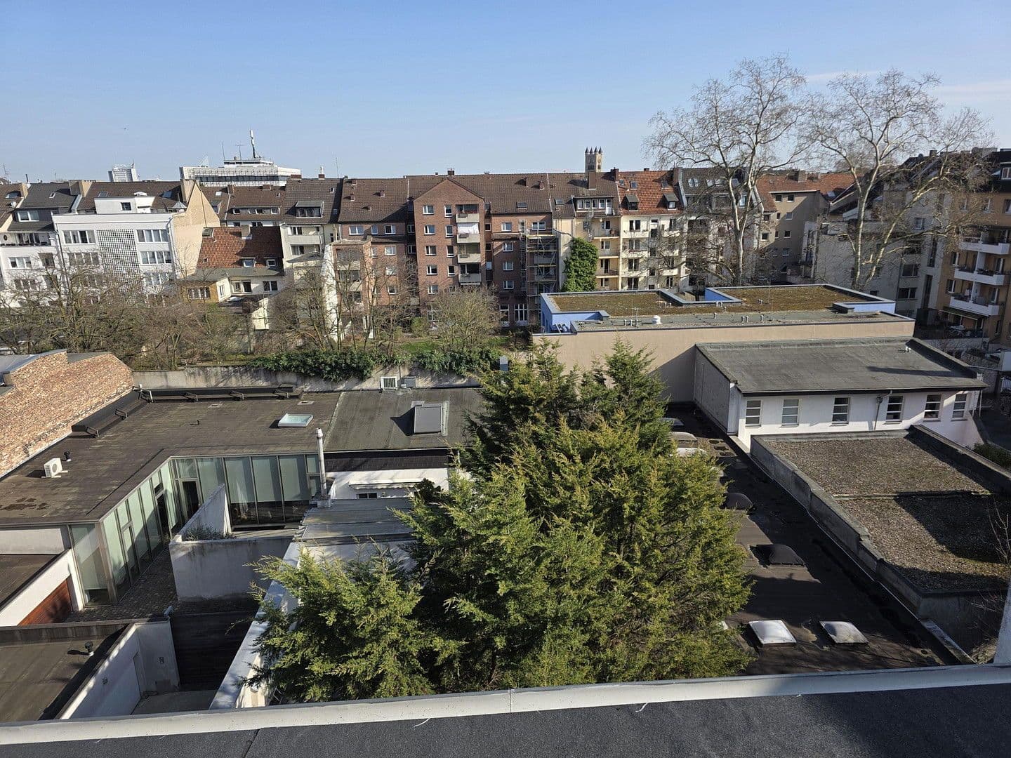 Pronájem bytu 1+1 60 m², Düsseldorf, Severní Porýní-Vestfálsko Pronájem bytu 1+1 60 m², Düsseldorf, Severní Porýní-Vestfálsko