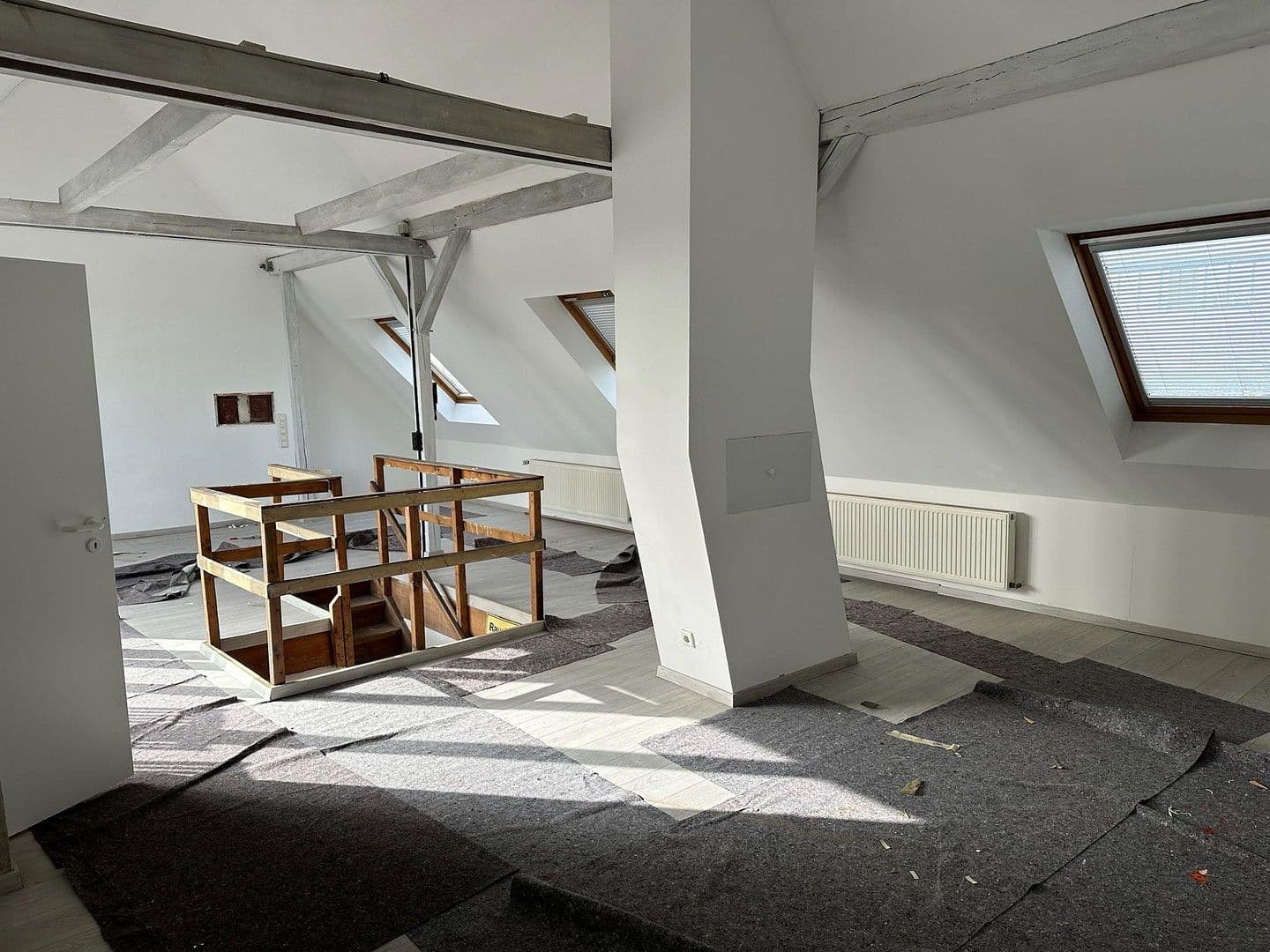 Pronájem bytu 1+1 60 m², Düsseldorf, Severní Porýní-Vestfálsko Pronájem bytu 1+1 60 m², Düsseldorf, Severní Porýní-Vestfálsko