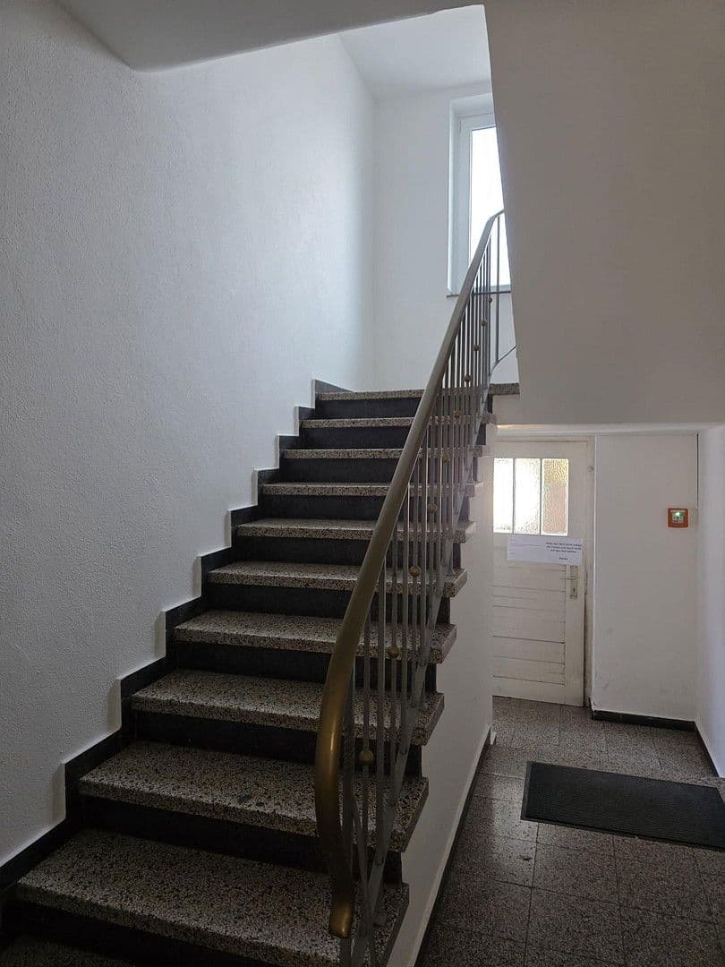 Pronájem bytu 1+1 60 m², Düsseldorf, Severní Porýní-Vestfálsko Pronájem bytu 1+1 60 m², Düsseldorf, Severní Porýní-Vestfálsko