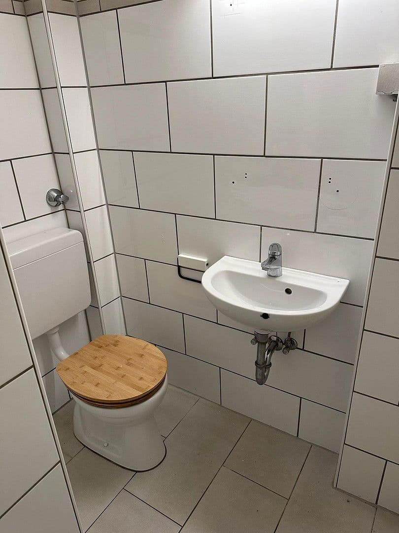 Pronájem bytu 1+kk 49 m², Düsseldorf, Severní Porýní-Vestfálsko Pronájem bytu 1+kk 49 m², Düsseldorf, Severní Porýní-Vestfálsko