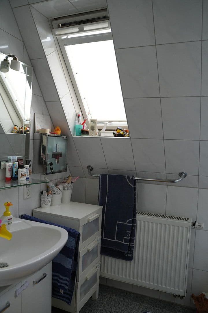 Pronájem bytu 3+1 66 m², Gringsstraße 23, Bonn, Severní Porýní-Vestfálsko Pronájem bytu 3+1 66 m², Gringsstraße 23, Bonn, Severní Porýní-Vestfálsko