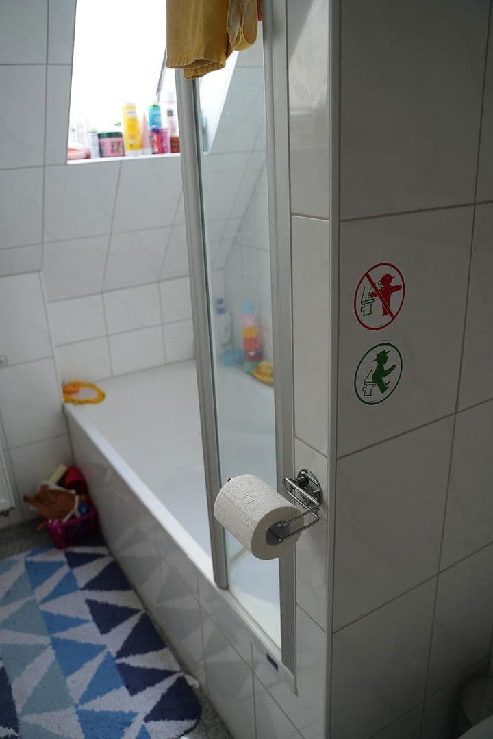 Pronájem bytu 3+1 66 m², Gringsstraße 23, Bonn, Severní Porýní-Vestfálsko Pronájem bytu 3+1 66 m², Gringsstraße 23, Bonn, Severní Porýní-Vestfálsko