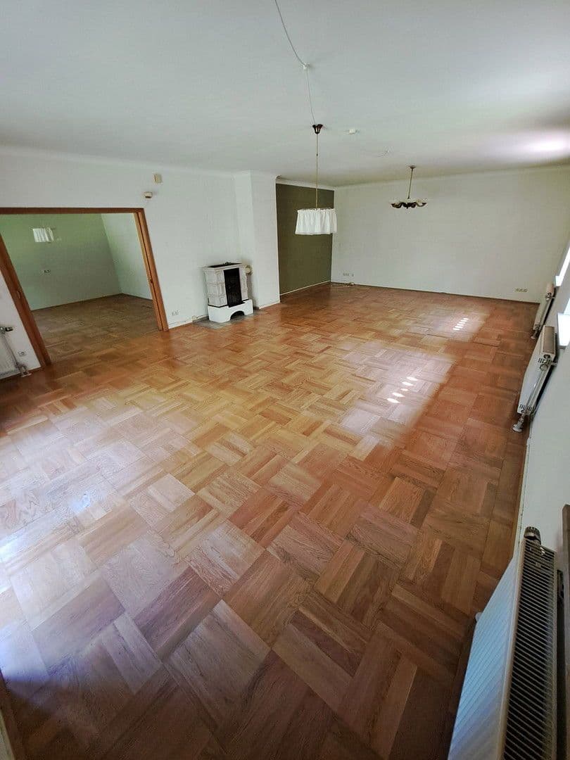 Prodej domu 268 m², pozemek 1.086 m², Ludwig-Ganghofer-Str. 36, Grünwald, Bavorsko Prodej domu 268 m², pozemek 1.086 m², Ludwig-Ganghofer-Str. 36, Grünwald, Bavorsko