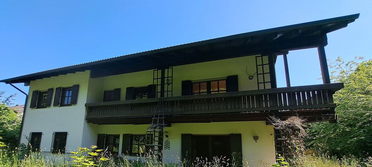 Prodej domu 268 m², pozemek 1.086 m², Ludwig-Ganghofer-Str. 36, Grünwald, Bavorsko Prodej domu 268 m², pozemek 1.086 m², Ludwig-Ganghofer-Str. 36, Grünwald, Bavorsko