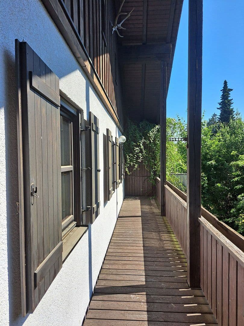 Prodej domu 268 m², pozemek 1.086 m², Ludwig-Ganghofer-Str. 36, Grünwald, Bavorsko Prodej domu 268 m², pozemek 1.086 m², Ludwig-Ganghofer-Str. 36, Grünwald, Bavorsko