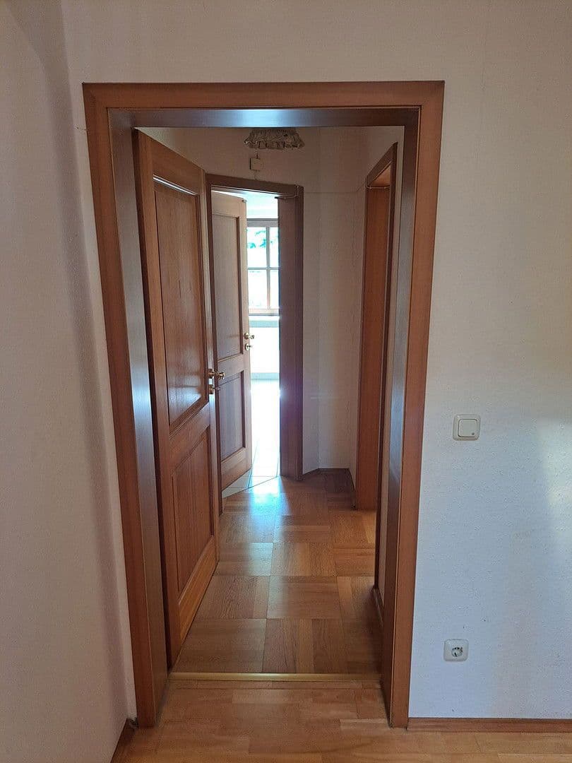 Prodej domu 268 m², pozemek 1.086 m², Ludwig-Ganghofer-Str. 36, Grünwald, Bavorsko Prodej domu 268 m², pozemek 1.086 m², Ludwig-Ganghofer-Str. 36, Grünwald, Bavorsko
