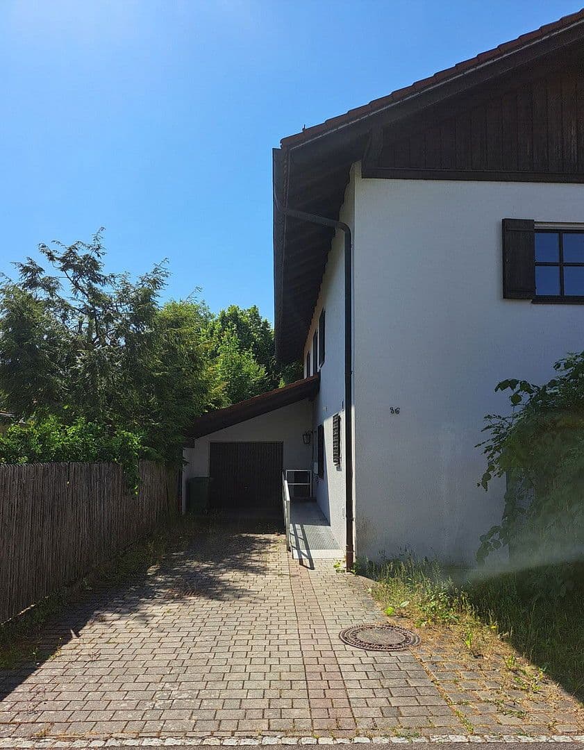 Prodej domu 268 m², pozemek 1.086 m², Ludwig-Ganghofer-Str. 36, Grünwald, Bavorsko Prodej domu 268 m², pozemek 1.086 m², Ludwig-Ganghofer-Str. 36, Grünwald, Bavorsko