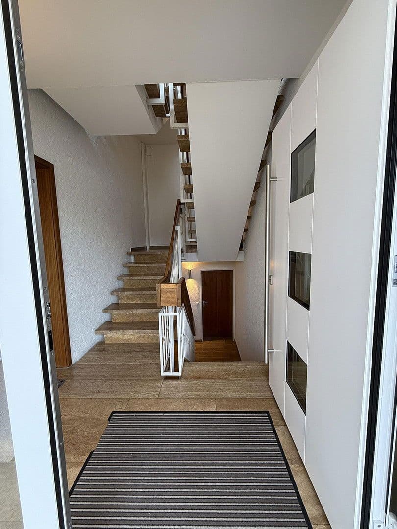 Prodej domu 383 m², pozemek 672 m², Auf der Gans 24, Stuttgart Sommerrain, Bádensko-Württembersko Prodej domu 383 m², pozemek 672 m², Auf der Gans 24, Stuttgart Sommerrain, Bádensko-Württembersko