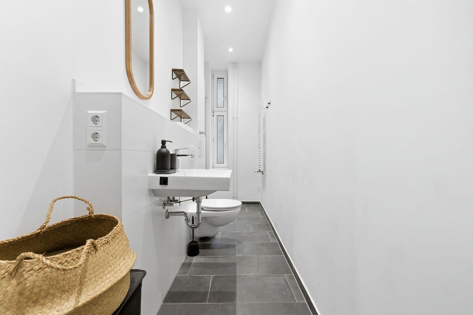 Pronájem bytu 107 m², Simon-Dach-Straße 13, Berlin, Berlín Pronájem bytu 107 m², Simon-Dach-Straße 13, Berlin, Berlín