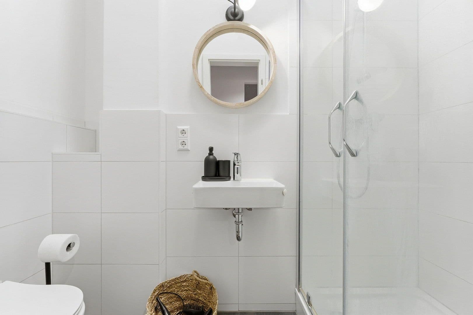 Pronájem bytu 107 m², Simon-Dach-Straße 13, Berlin, Berlín Pronájem bytu 107 m², Simon-Dach-Straße 13, Berlin, Berlín