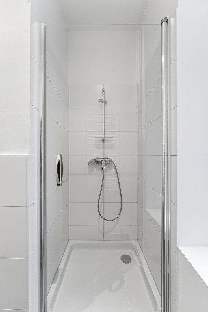 Pronájem bytu 107 m², Simon-Dach-Straße 13, Berlin, Berlín Pronájem bytu 107 m², Simon-Dach-Straße 13, Berlin, Berlín