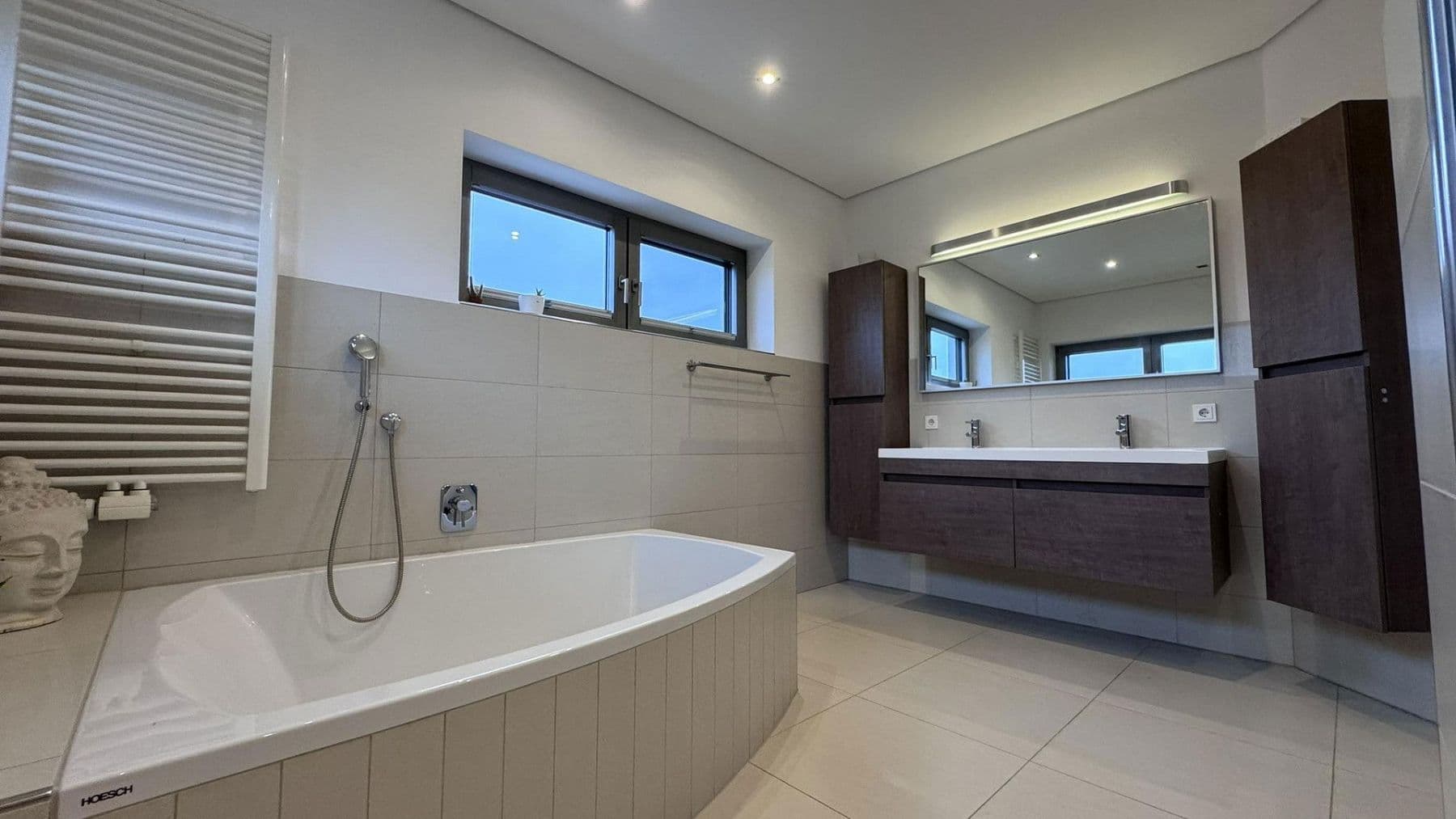 Prodej domu 165 m², pozemek 679 m², Am Falkenhorst 19, Hilpoltstein, Bavorsko Prodej domu 165 m², pozemek 679 m², Am Falkenhorst 19, Hilpoltstein, Bavorsko