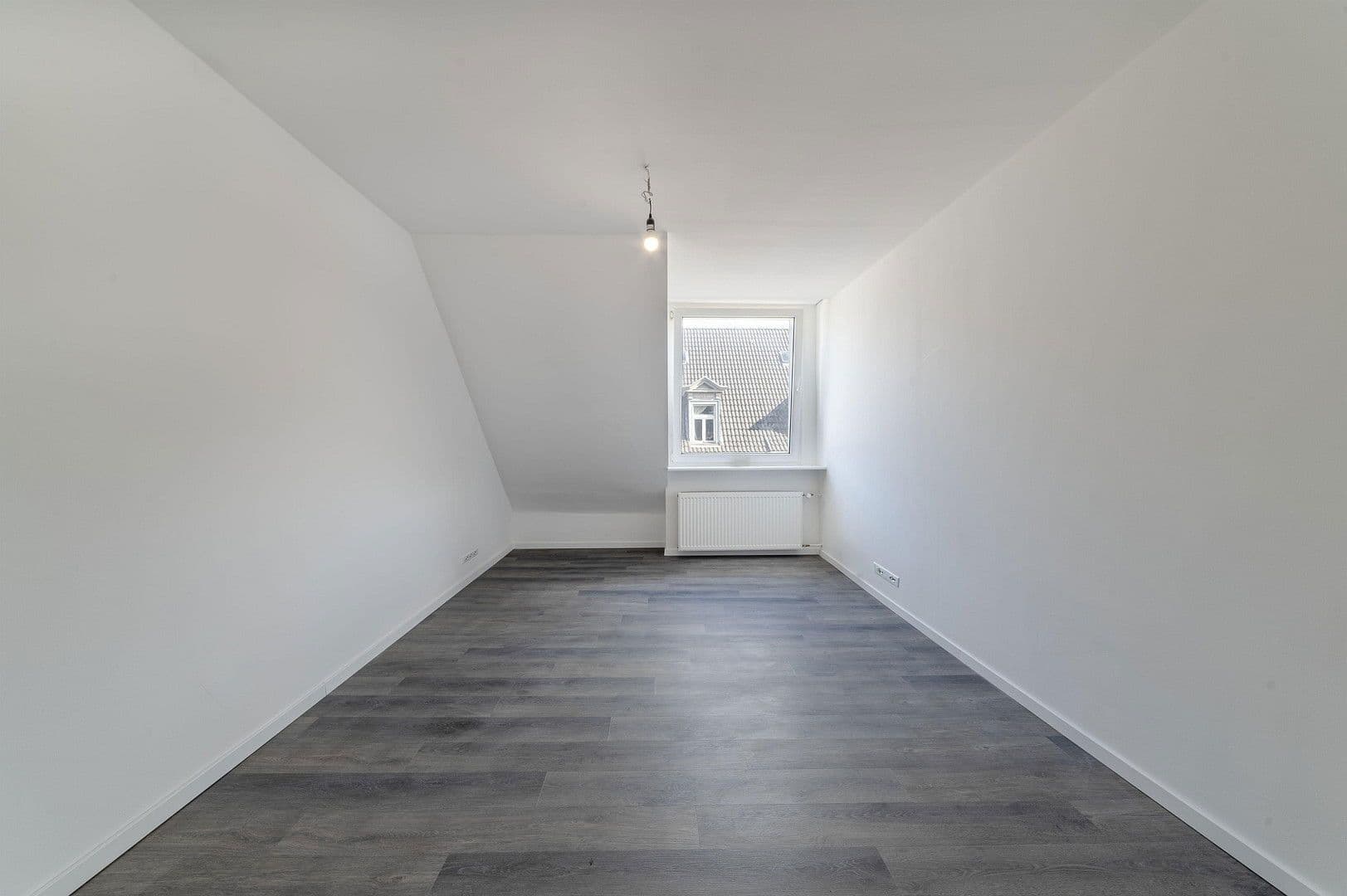 Pronájem bytu 4+1 100 m², Wittensteinstraße 137, Wuppertal, Severní Porýní-Vestfálsko Pronájem bytu 4+1 100 m², Wittensteinstraße 137, Wuppertal, Severní Porýní-Vestfálsko