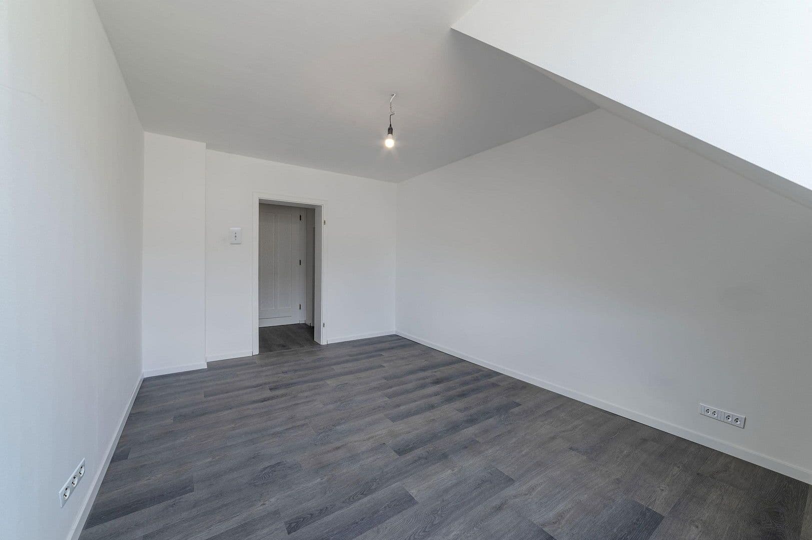 Pronájem bytu 4+1 100 m², Wittensteinstraße 137, Wuppertal, Severní Porýní-Vestfálsko Pronájem bytu 4+1 100 m², Wittensteinstraße 137, Wuppertal, Severní Porýní-Vestfálsko