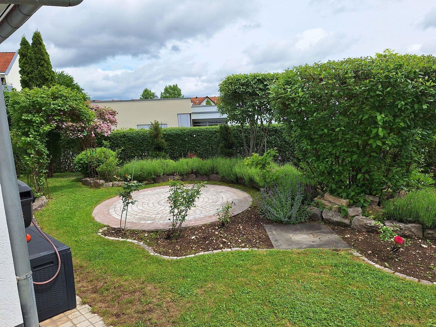 Prodej domu 175 m², pozemek 757 m², Krokusweg 1, Münsingen, Bádensko-Württembersko Prodej domu 175 m², pozemek 757 m², Krokusweg 1, Münsingen, Bádensko-Württembersko