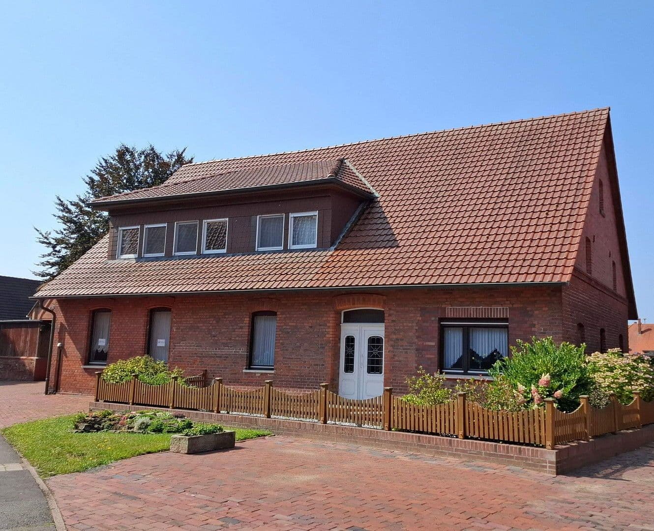 Prodej domu 240 m², pozemek 1.970 m², Petershagen, Severní Porýní-Vestfálsko Prodej domu 240 m², pozemek 1.970 m², Petershagen, Severní Porýní-Vestfálsko