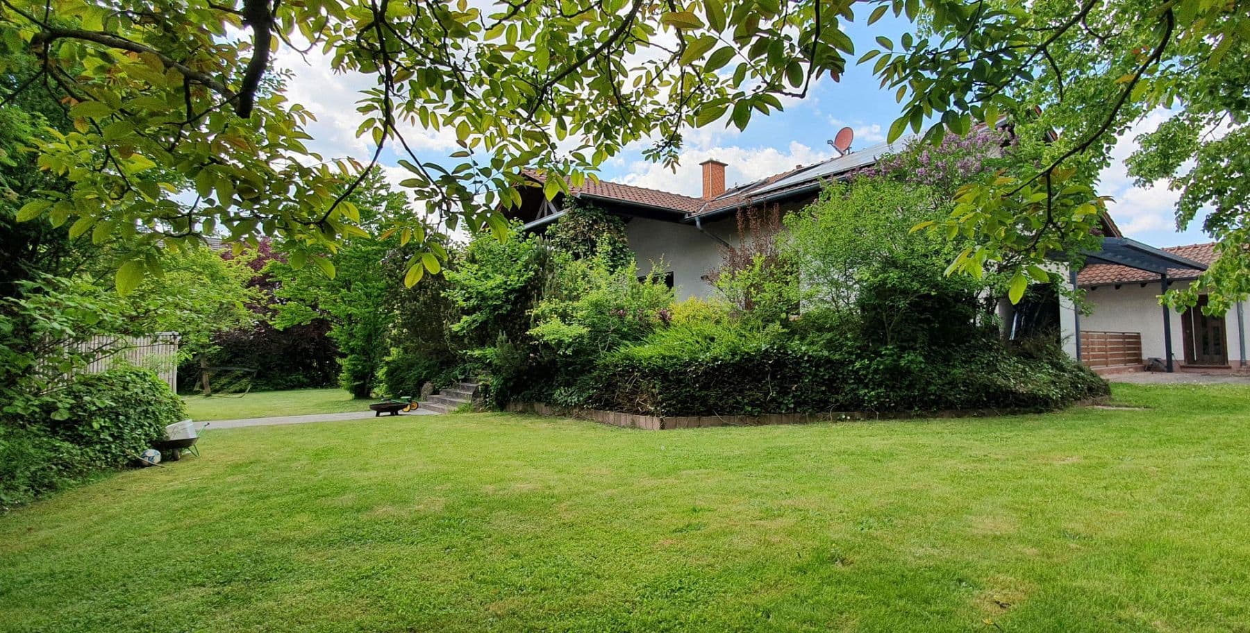 Prodej domu 270 m², pozemek 1.648 m², Hermersberg, Porýní-Falc Prodej domu 270 m², pozemek 1.648 m², Hermersberg, Porýní-Falc