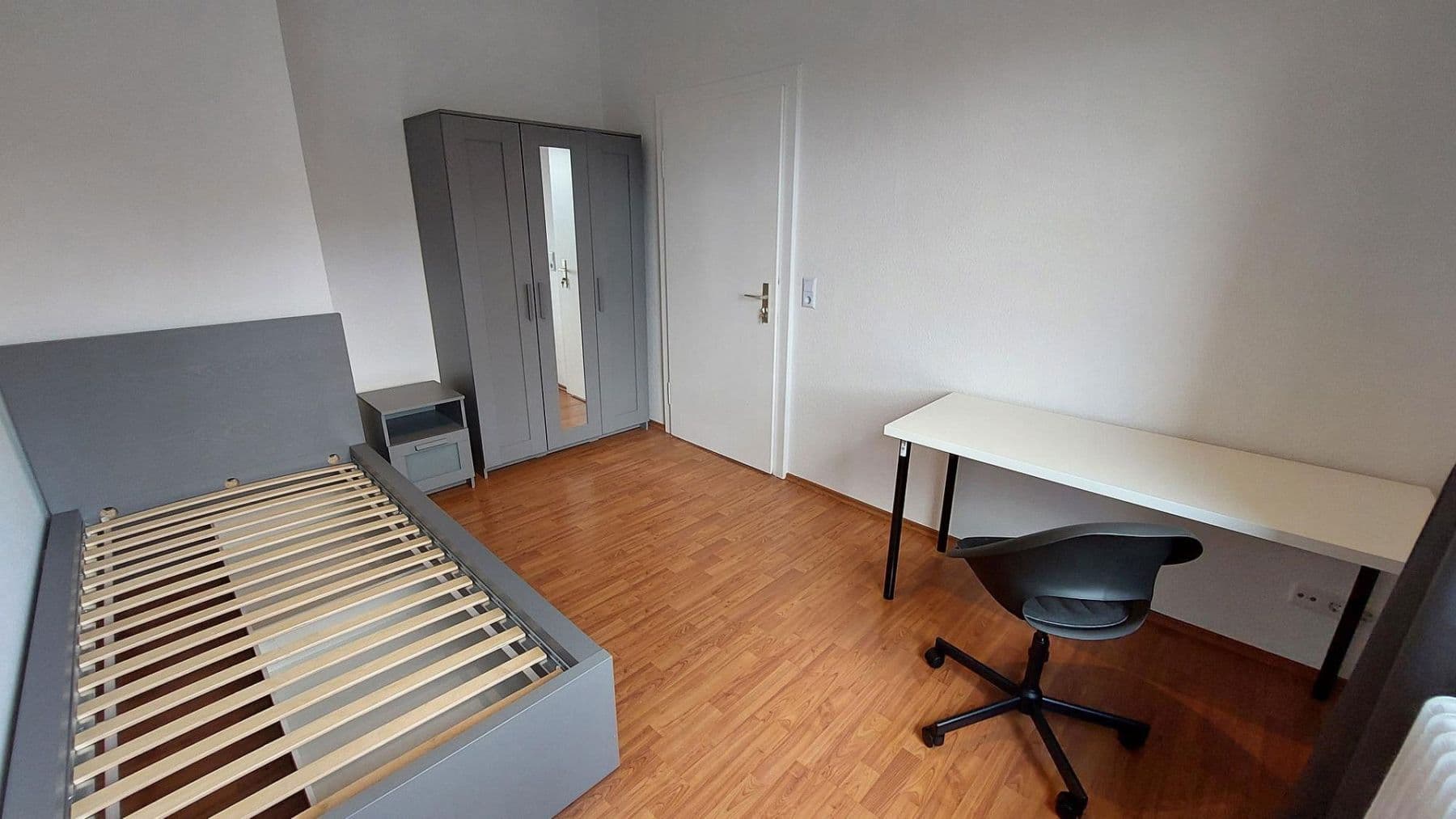 Pronájem bytu 4+1 74 m², Emser Strasse 40, Frankfurt, Hessen Pronájem bytu 4+1 74 m², Emser Strasse 40, Frankfurt, Hessen