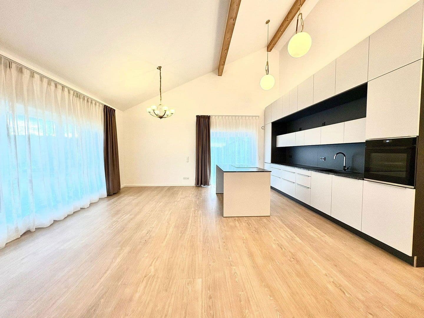 Pronájem bytu 4+kk 149 m², Dingolfing, Bavorsko Pronájem bytu 4+kk 149 m², Dingolfing, Bavorsko