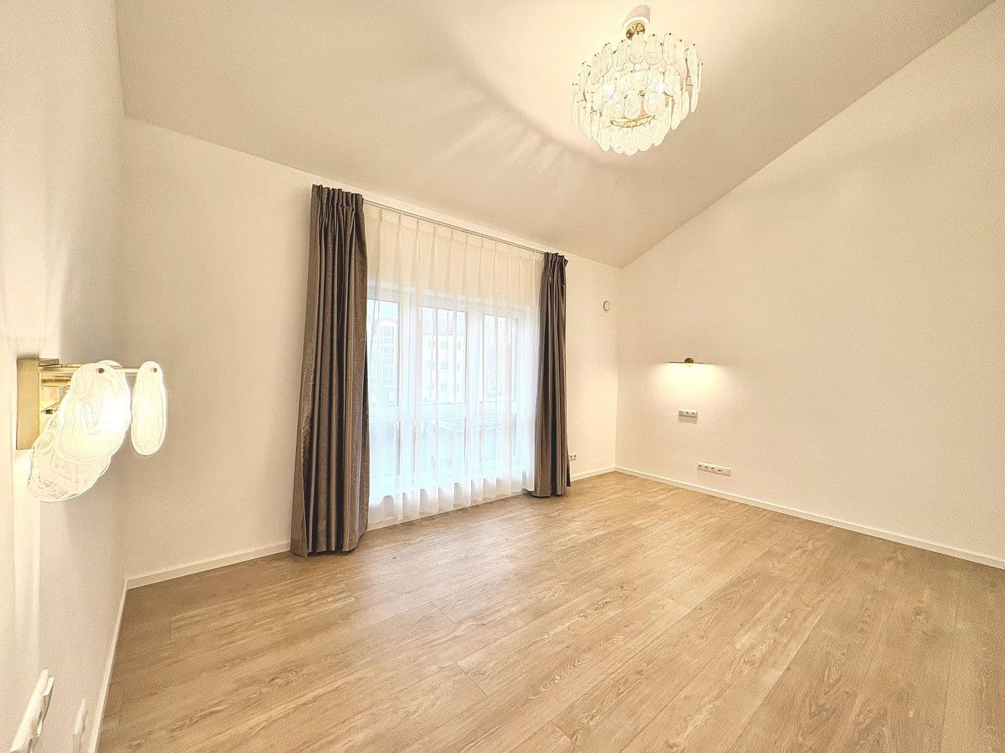 Pronájem bytu 4+kk 149 m², Dingolfing, Bavorsko Pronájem bytu 4+kk 149 m², Dingolfing, Bavorsko