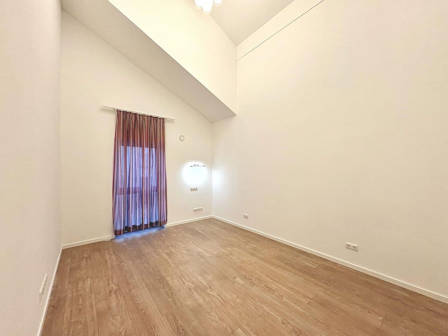 Pronájem bytu 4+kk 149 m², Dingolfing, Bavorsko Pronájem bytu 4+kk 149 m², Dingolfing, Bavorsko